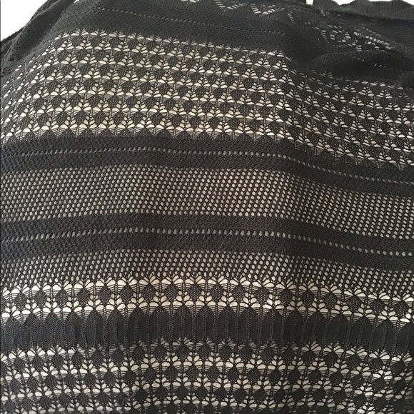Shall black knit size M-L open ruffled edge crocheted look excellent sha… - Picture 5 of 6
